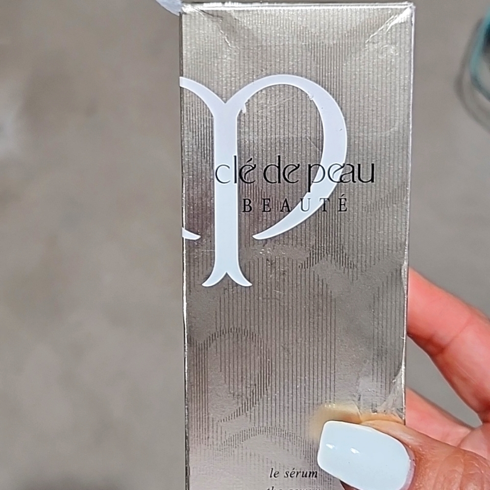 Clè de Peau Le S erum